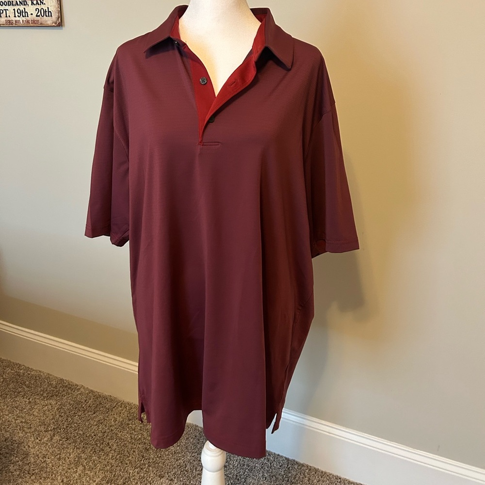 Greg Norman maroon men’s XL polo. Slim. Fits more like a large.